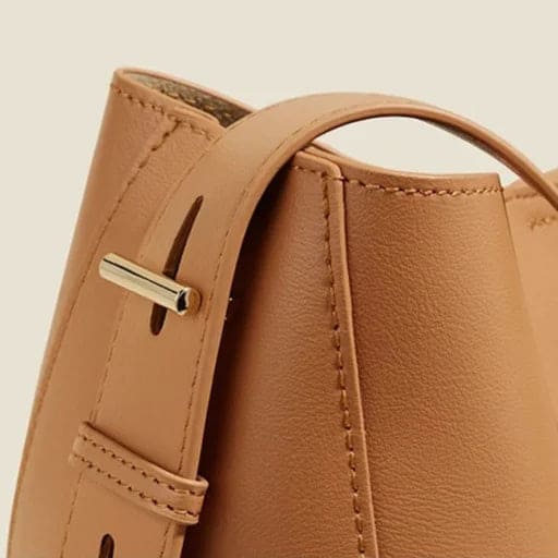 detalhe da bolsa foxer valencia marrom