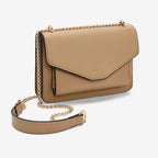 Bolsa FOXER Arvelle vista seme lado modelo com a alça e acabamento premium