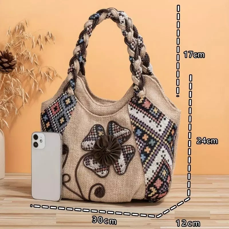 Dimensões da bolsa de praia grande Lavinni Vintage Bloom mostrando 30cm de largura, 24cm de altura, 12cm de profundidade e alça de 17cm ao lado de um smartphone.