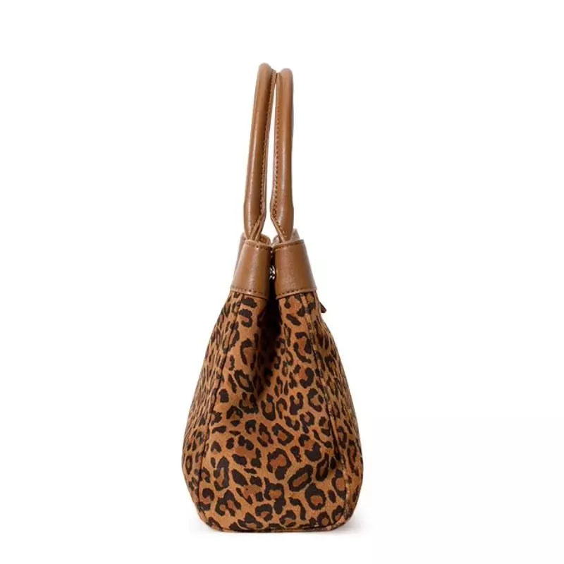 bolsa feminina grande  acabamento em couro