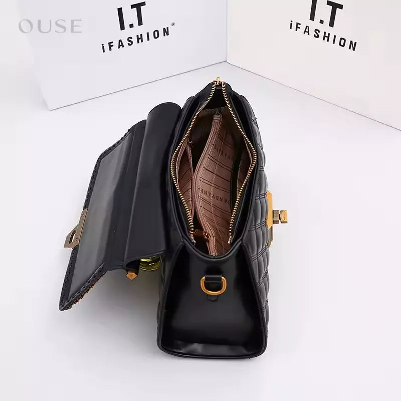 bolsa feminina espaçosa de couro refinado